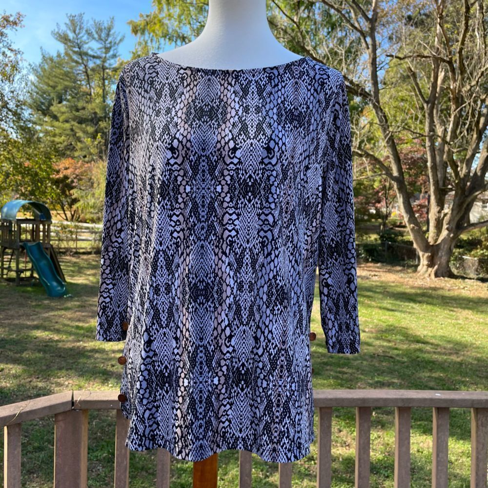 Dana Buchman snakeskin patterned top -large